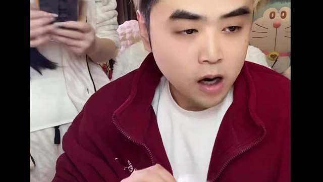 朱开：今年转会期新规对BLG、AL是比较好的，对JDG、WBG是不利的！ “哎呀！我就实话实说了吧，这个转会期的规则对于头部的一些队伍肯定是有好处的！这么说吧，包括BLG、AL，AL能够这么顺利的把全员续约，也是这次规则的受益者，两个俱乐部都是受益者，头部的队伍都是受益者！ 比较不利的是谁？JDG，就比较不利！因为JDG想花米，花不出去，米爆不出去！包括，WBG也是一样，WBG做了一个比较保守的转