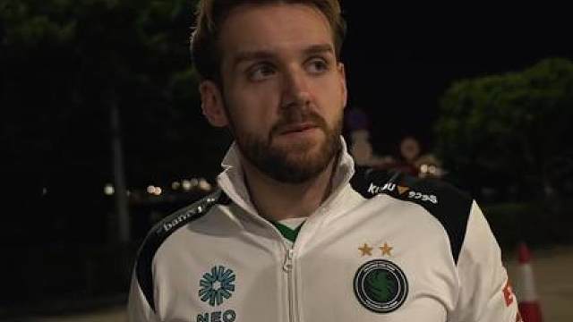 dastan教练指出队伍存在小团体！这只是输的原因之一！还有人建议直接踢了龙哥和zonic！而zweih则爆中！师承magixx！