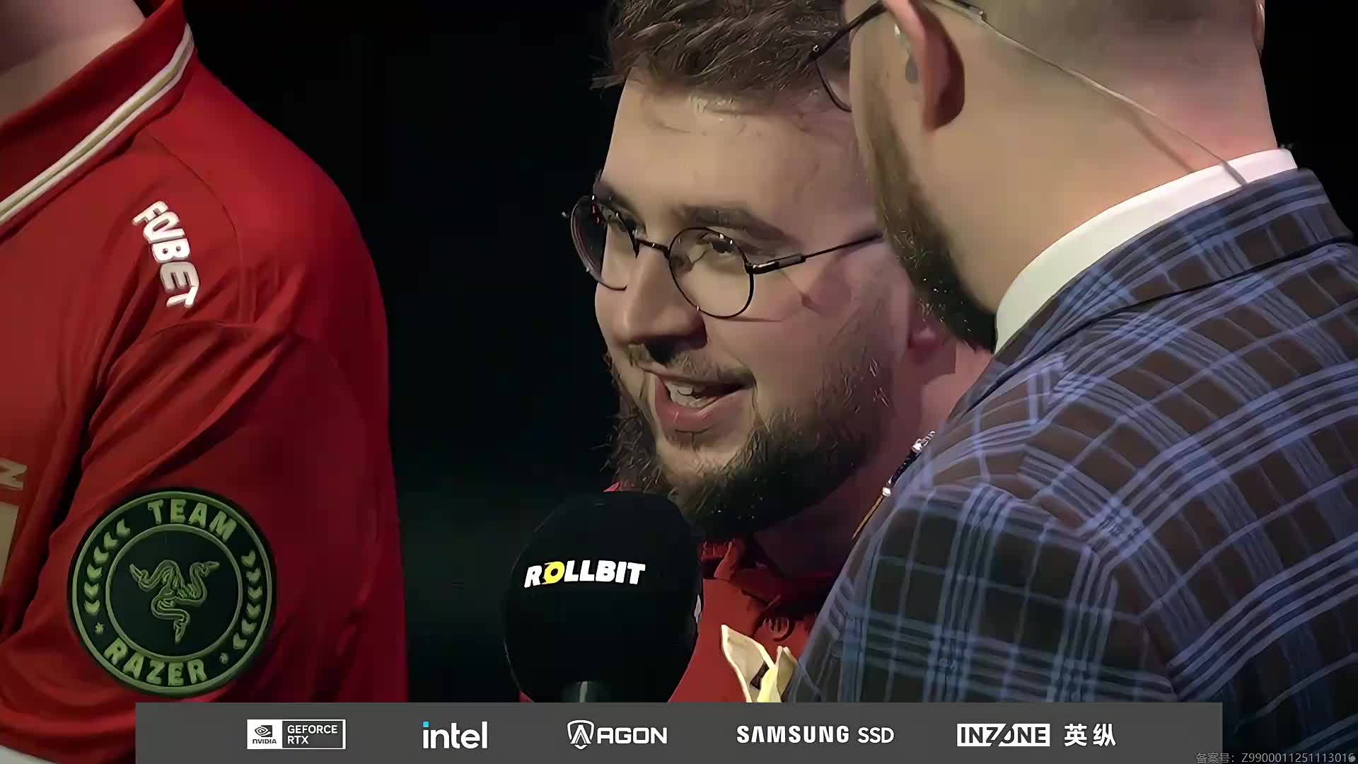 MOUZ结束布达佩斯Major之旅签名采访环节