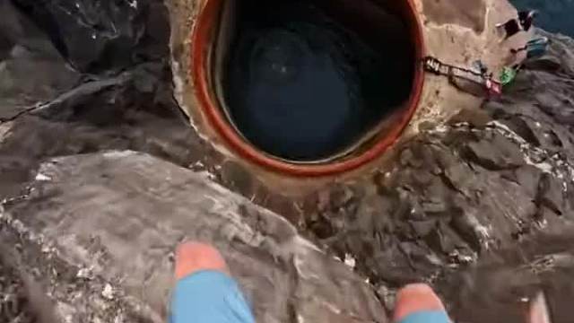 第一视角带你体验一把高空跳水。