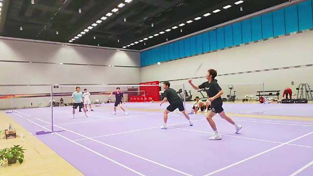 劲敌变队友？梁伟铿搭档徐承宰热身，赛场是对手，场下同练兵！ ​​​