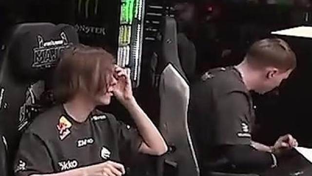 donk情绪崩溃，越想赢越难受啊！