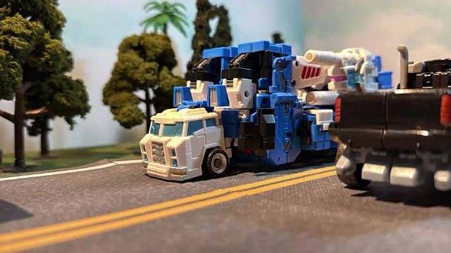 小时候玩玩具时的幻想，还得自己配音 Video via Steven Epic ​​​