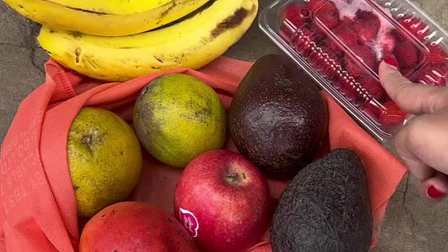 在非洲东部国家坦桑尼亚花100元