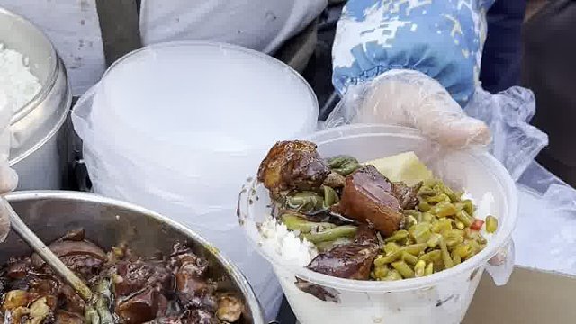 沈阳街头，大块红烧肉主理人