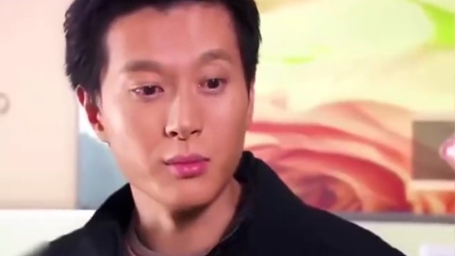 小伙误以为是自己老婆，一口亲下去，结果惨了