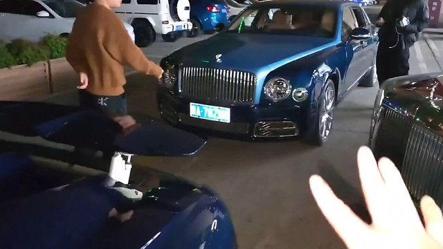 买布加迪同款配色宾利，就是玩#小小小酷哥