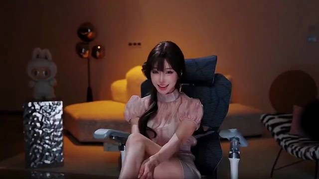 肚子有点不舒服，去一下厕所[