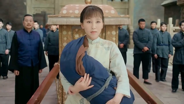 娘道：妖女直呼长辈名讳，轿中老人身份成谜，家族成员震惊不已