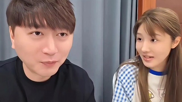 小酷发现乔妹穿潮牌衣服，小手动作吓坏乔妹爆笑如雷！