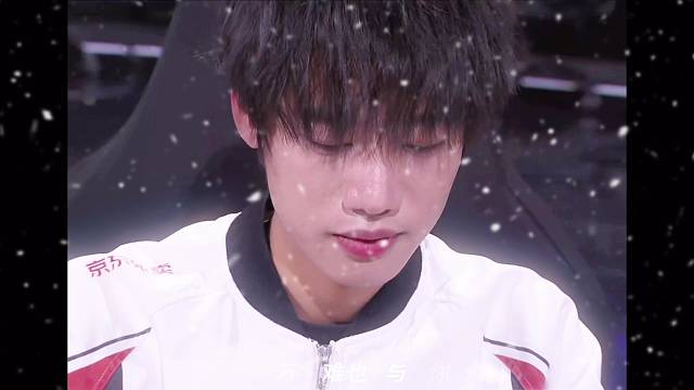 清融巅峰对决被小俞的闪现公孙离抽得瘫坐在椅子上久久不能平复