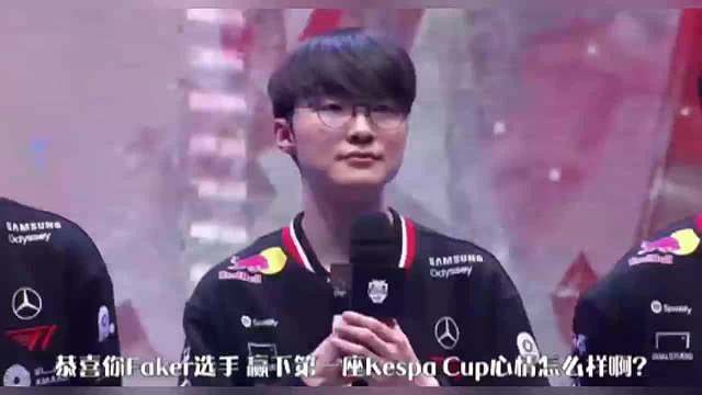 这两天哥们在重庆奔波，路上看完了决赛，T1李哥Faker回应K杯夺冠：很开心，这次K杯赛程很紧凑，表现出色的队友们辛苦了，也希望我们在LCK打得更好！明年的目标当然是获得更多的冠军奖杯，并且以取得比去年更好的成绩为目标努力！ 决赛给我的感觉就是T1太有活了，把黑子骗进来整，打DK让二追三，今天看2-0没悬念了，赶紧输两把拉拉收视率（不是），真正的又有实力又有流量。 S赛三连冠和六冠不是终点，明年看