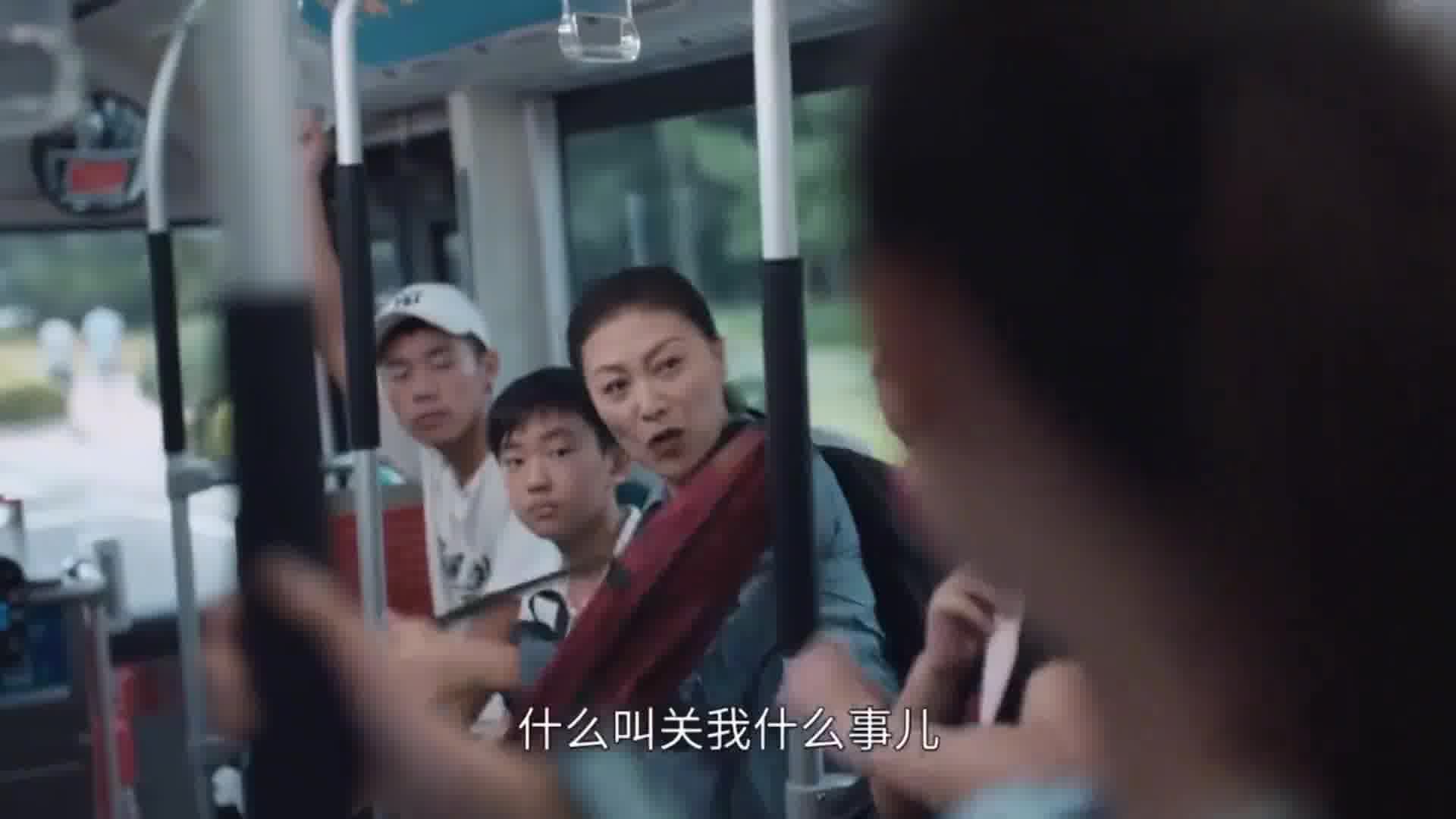 大娘本来想打抱不平 结果却办了坏事 对此你怎么看呢 哈哈