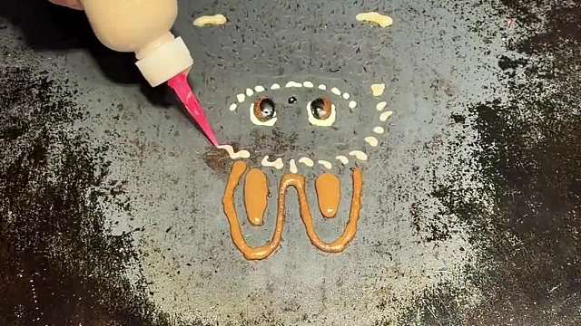 成都街头卡通煎饼！还能画出毛绒感的拉布布！