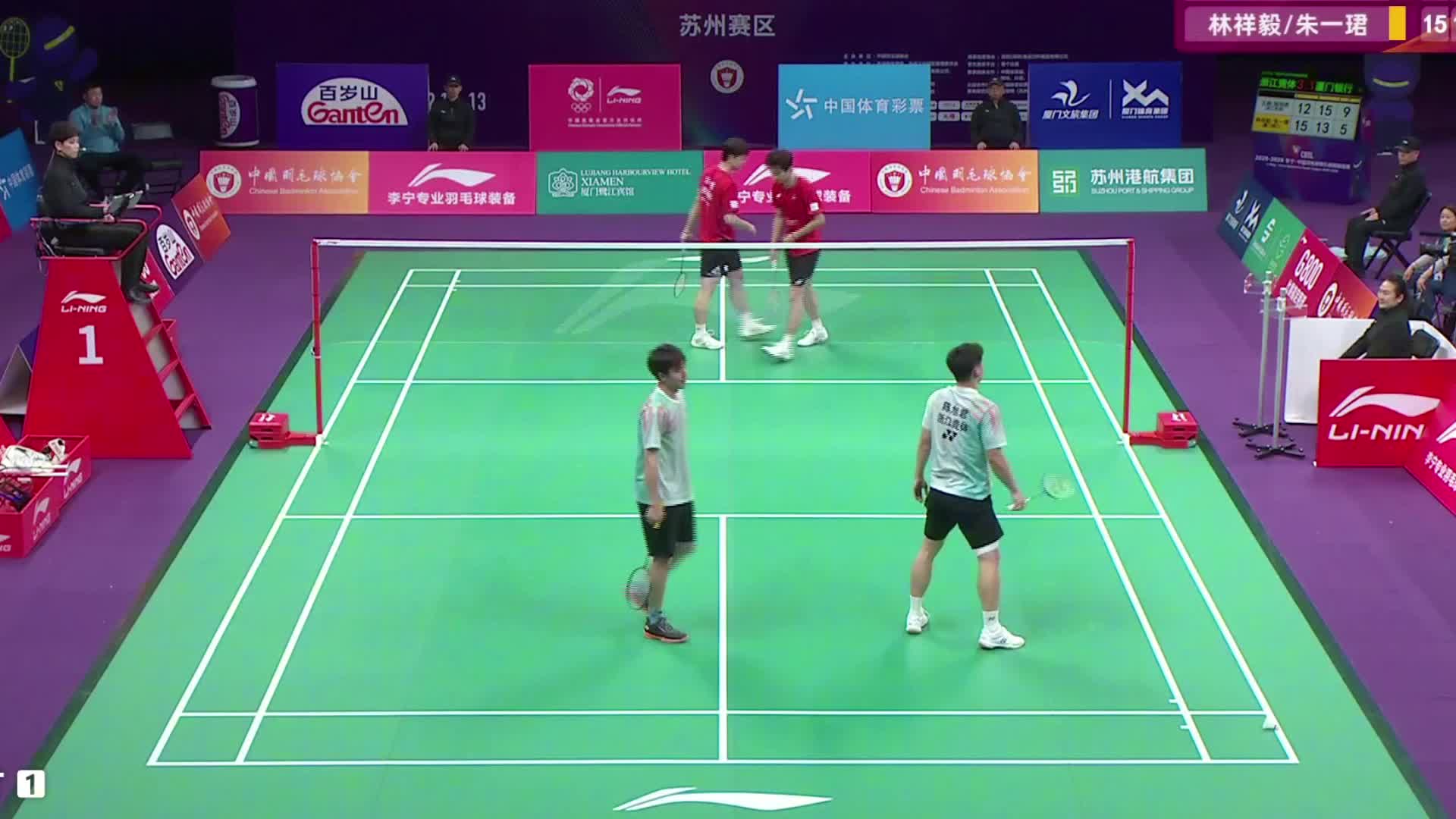 王昶、陈旭君点燃全场气氛，通过杀球、平抽挡的灵活切换，打破对手防守节奏