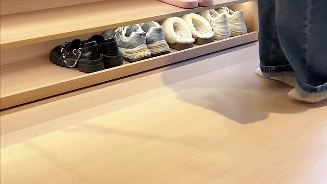 外卖小哥懵了一出电梯就到家了