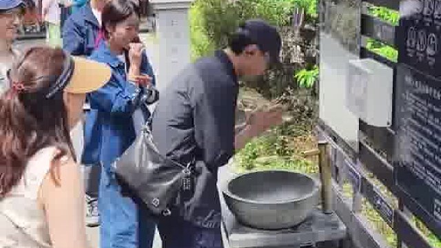 景区里的水龙头竟然只有男生可以用