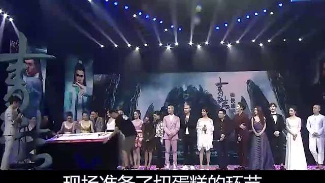 1765798973703原来  在不红时，连开机红包都没人给 赵丽颖