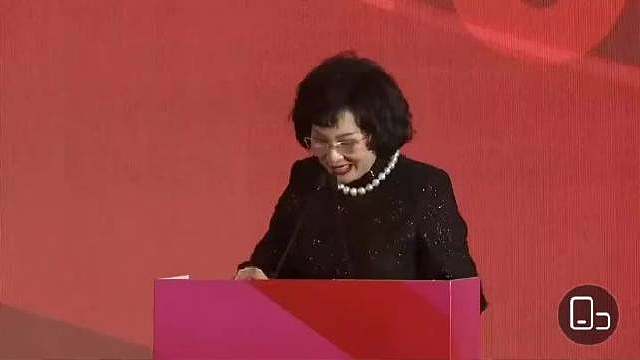 恭喜石宇奇荣获年度最佳男子单打运动员，未来继续闪耀羽坛 ​​​