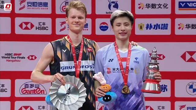 2024年，石宇奇获得年度最佳男子单打运动员，帮助国羽男单时隔九年锁定年终第一，时隔六年斩获总决赛男单冠军。 视频CUT2024年终决赛精彩时刻。 2025年，石宇奇凭借24年终总决赛、马公、全英、日公、中公、世锦赛等重大赛事优异成绩已经确认蝉联年终第一，并有望蝉联最佳男子单打运动员。