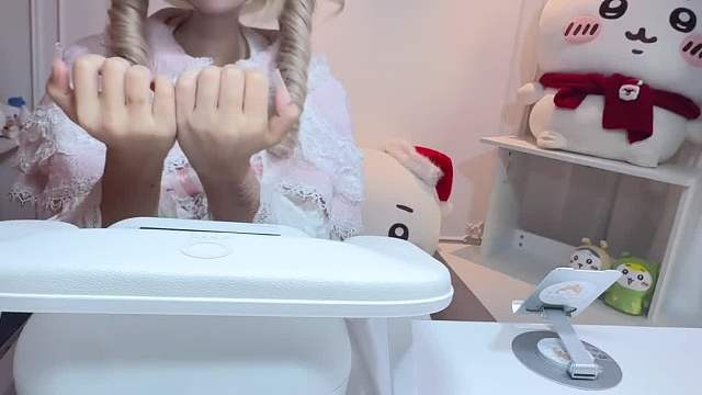 和我一起给小蛋糕做美甲吧