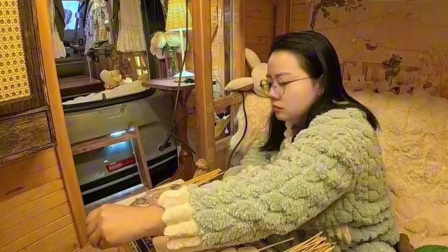 开老头乐房车回家途中突遇大暴雨