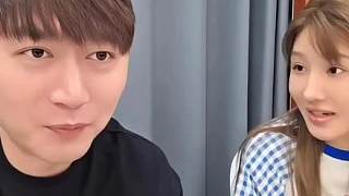 小酷發(fā)現(xiàn)喬妹穿潮牌衣服，小手動作嚇壞喬妹爆笑如雷！
