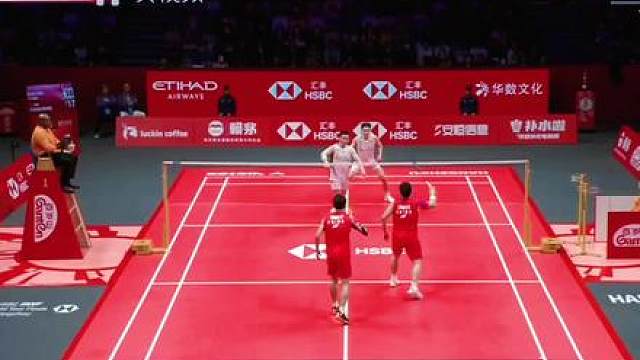 两边的攻防轮转大战，这两分打得太精彩了，梁王下场继续加油！