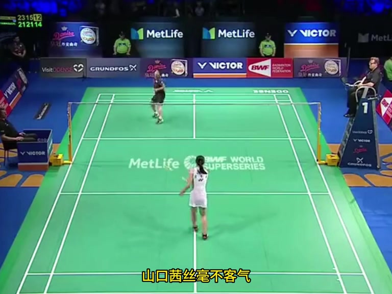 你们觉得是这一字马难，还是林丹的鱼跃救球更考验功底？