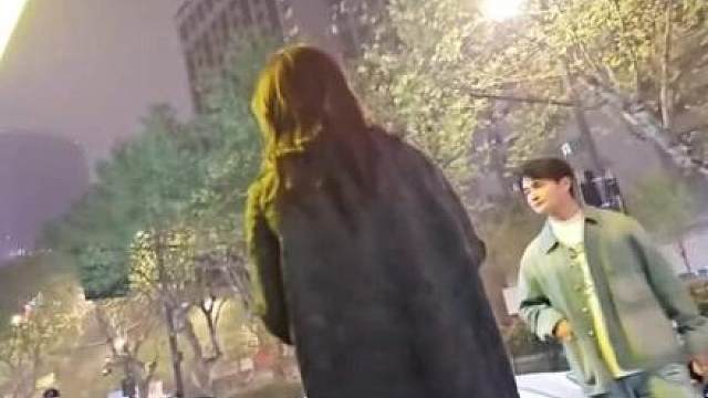 “饿了，什么都吃！！！”