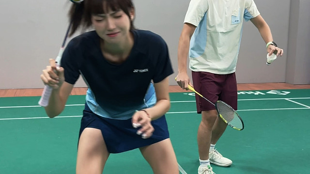 当你混双站网前… 羽毛球