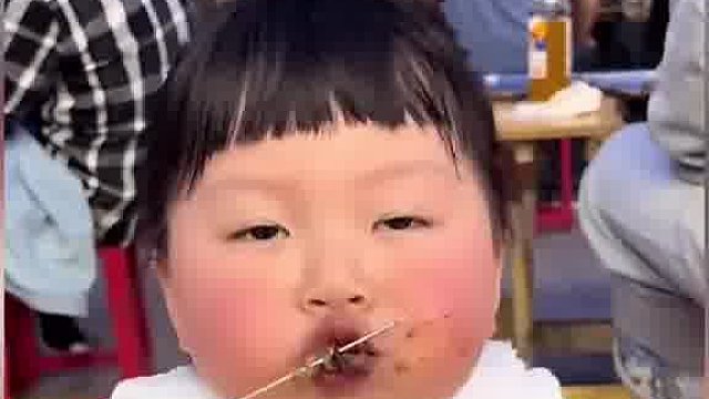 这小宝贝真是萌得让人心都要化啦！