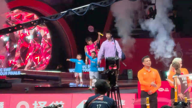 刚当完花童，又来当球童，艾登也是everwhere啊 ​​​