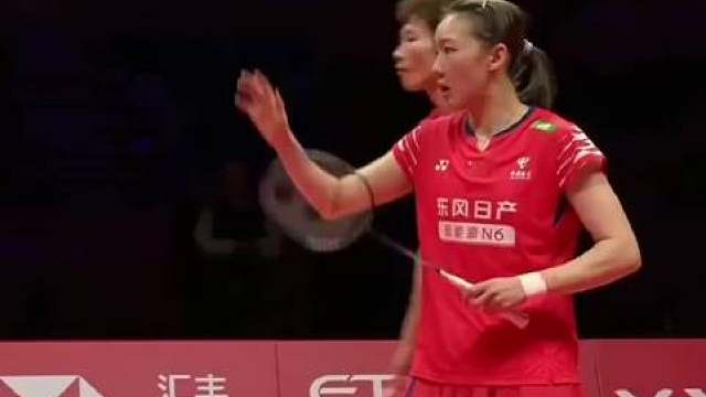 2025羽联年终总决赛混双半决赛，蒋振邦/魏雅欣逆转复仇世锦赛冠军，9-21先丢一局后，以21-11、21-17连扳两局。国羽提前包揽冠亚军，决赛将上演蒋魏组合与冯彦哲/黄东萍的内战。 ​​​