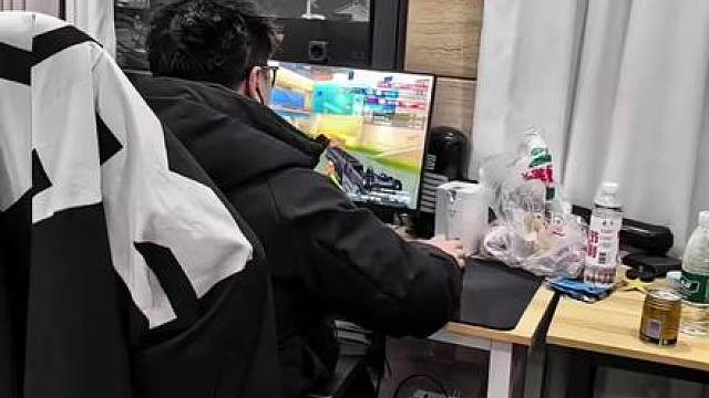 这三兄弟，叫我2点起来练枪？