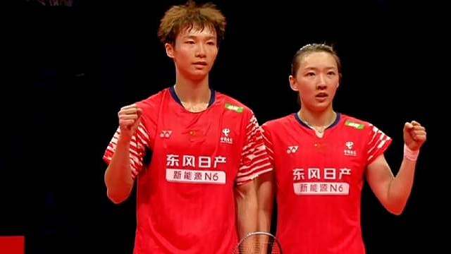 蒋振邦/魏雅欣晋级总决赛混双决赛。 蒋振邦/魏雅欣9-21， 21-11， 21-17逆转陈堂杰/杜依蔚晋级混双决赛。 陈杜就像试金石，恭喜丫邦又一次获胜，这次的大赛胜利经验是一颗丫邦的，也是球迷们定心丸啊。 ​​​