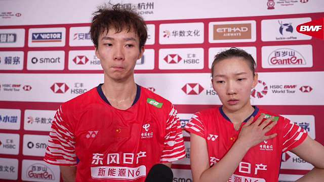 【】12月19日，2025年世界羽联年终总决赛，蒋振邦/魏雅欣2-0德差波/苏皮萨拉，丫邦组合直落两局战胜泰国组合，小组赛三连胜锁定小组头名。 ​​​ 赛后， 接受采访，“准备比较充分，全力以赴，一分一分来，做好困难准备”半决赛见? ​​​​