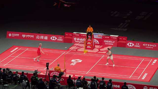 又在紧张地看石宇奇打半决赛。 ​​​