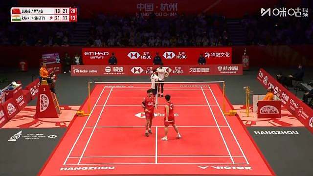 在刚刚结束的2025年世界羽联年终总决赛男双半决赛中，中国组合梁伟铿/王昶2比1逆转战胜对手，挺进决赛！祝贺！（BWF世界羽联）