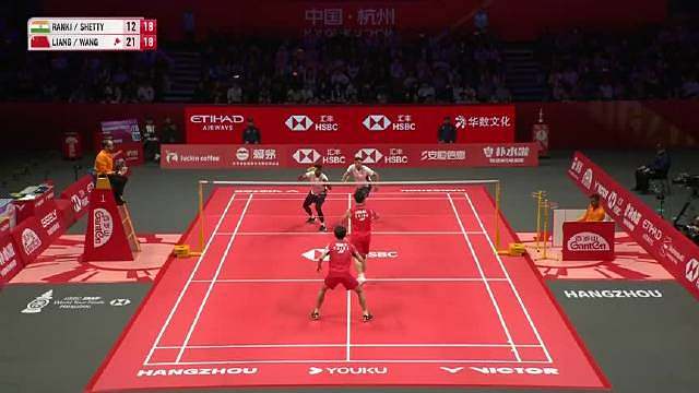 梁伟铿/王昶在年终总决赛男双B组首战21-12、20-22、14-21负于兰基雷迪/谢提 ​​​