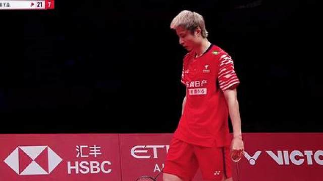 2025世界羽联汇丰总决赛 石宇奇2:0强势拉爆昆拉武特，与小波波夫会师决赛。