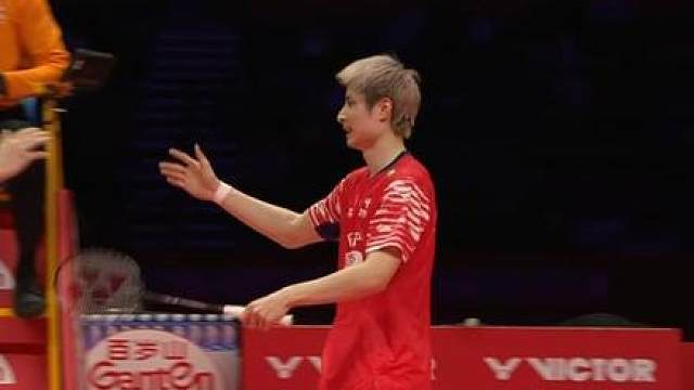 石宇奇战胜昆拉武特，强势进入决赛 石宇奇依靠耐心和技术成功实现了对昆拉的两连胜，今天全面在速度和多拍上压制了对手，这是石宇奇第四次闯进羽联总决赛决赛，期待他与小波波夫的交手。