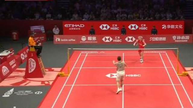 去年也是半决赛碰上昆昆，还深刻的记得第三局通过拉吊追回比分逆转，这次是打的昆没招了，太精彩了，昆完全限制不了石头，恭喜石头第四次进入年终总决赛，明天打小波波夫期待期待！