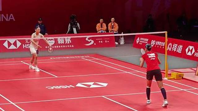 现场的杀球声好清脆啊！ 安姐还是