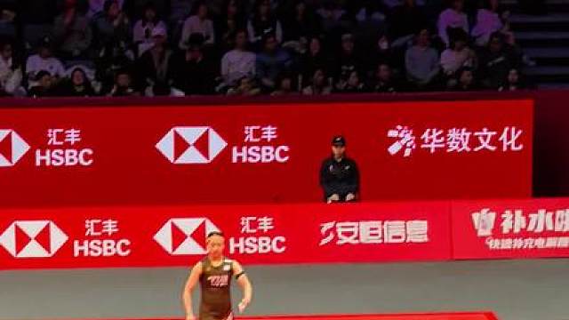 安洗莹21：9拿下第一局 不愧为小安，厉害厉害