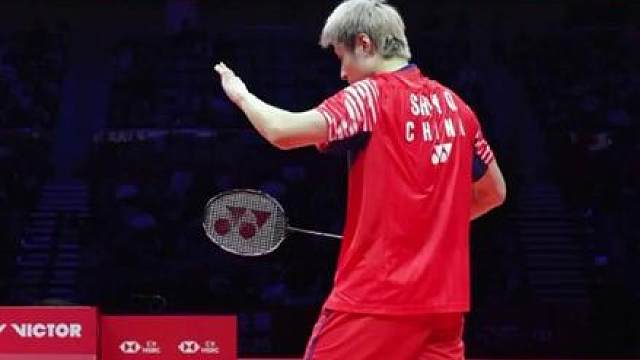 石宇奇不加班！这个丝滑送球有点帅恭喜石宇奇2-0轻取昆拉武特晋级决赛！明日将对战小波波夫