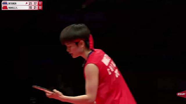 王祉怡连续两年晋级年终赛决赛！ 王祉怡 15-21、21-17、21-11 因达农 女单决赛：王祉怡 vs 安洗莹（4-15） ​​​ ​​​