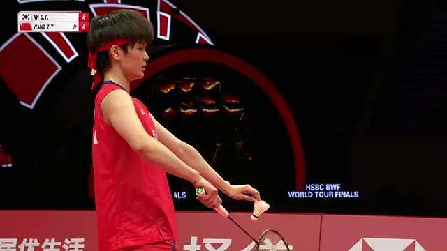 2025年BWF世界巡回赛总决赛女单决赛落幕，王祉怡1-2不敌安洗莹，以13-21、21-18、10-21的比分斩获亚军。本赛季双方八次交手，王祉怡虽未取胜，但决赛中顽强扳回一局，展现不俗韧性。 ​​​