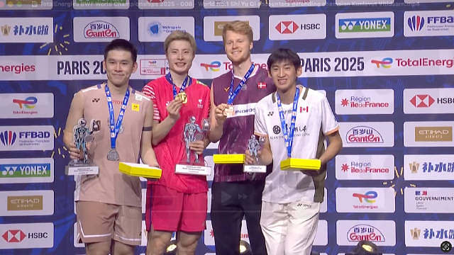 【2025赛季回顾-世锦赛】 男单冠军：石宇奇 决赛：19-21、21-10、21-18 昆拉武特 半决赛：13-21、22-20、21-16 赖浩俊 1/4赛：21-15、7-21、21-10 翁泓阳 1/8赛：20-22、21-13、21-18 小波波夫 1/16赛：21-15、21-11 朱利安 1/32赛：21-17、21-19 拉克什亚