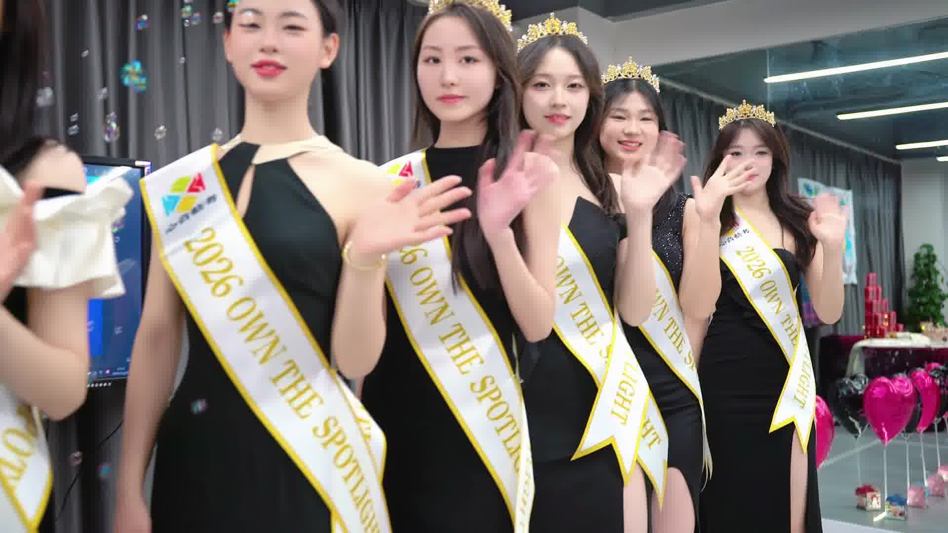 咱也当回超模，各个好看的佳丽们。